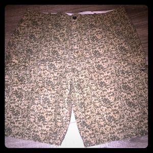 LN Men’s Levi Camo Shorts